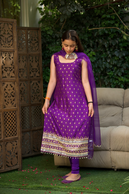 Banarasi Silk Kurta & Pyjami Set with Silk Organza Dupatta